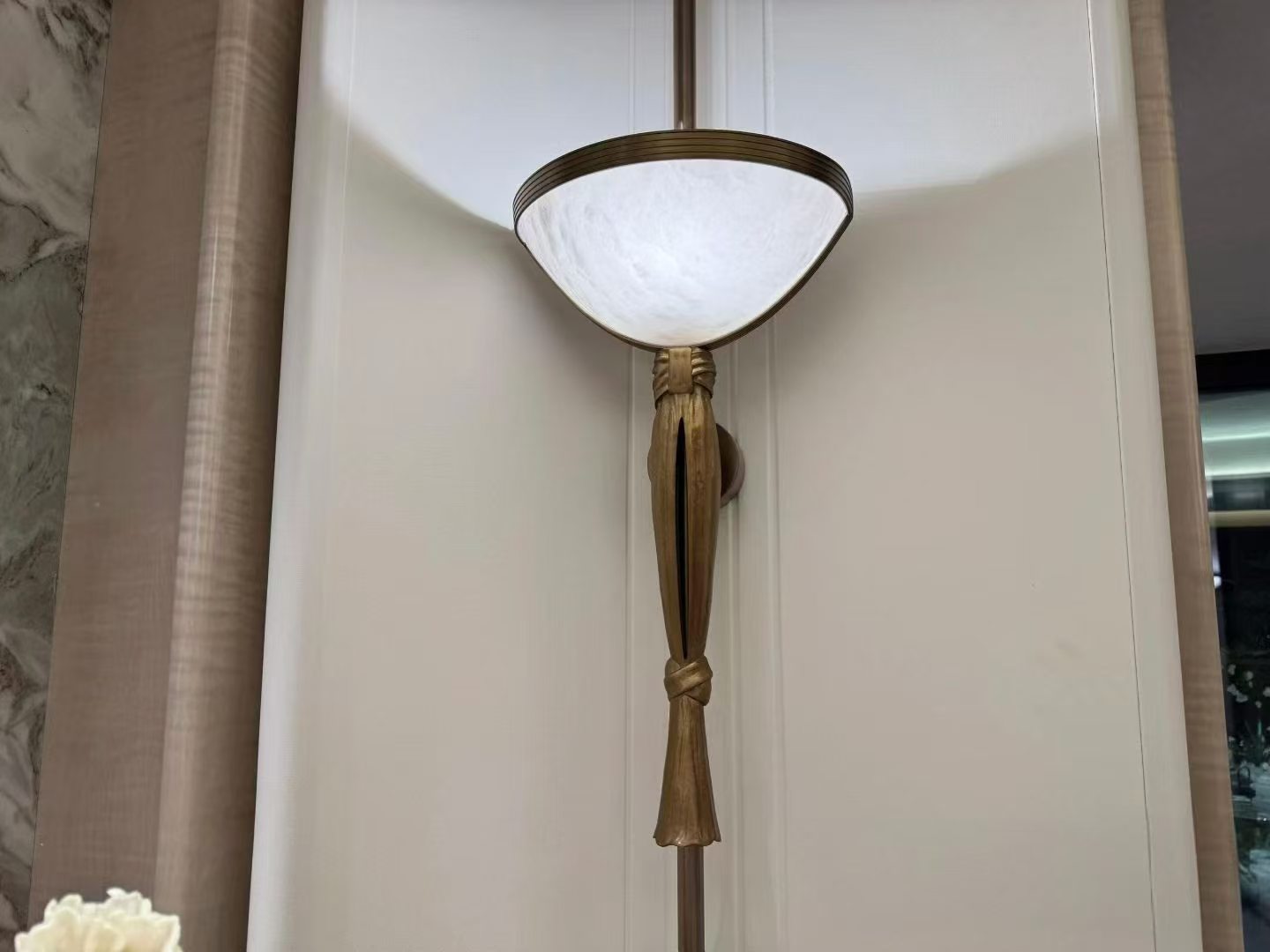 Modern Luxury Dining Room Decoration Brass Wall Light Kitchen Island Round Led Alabaster Wall Lamp