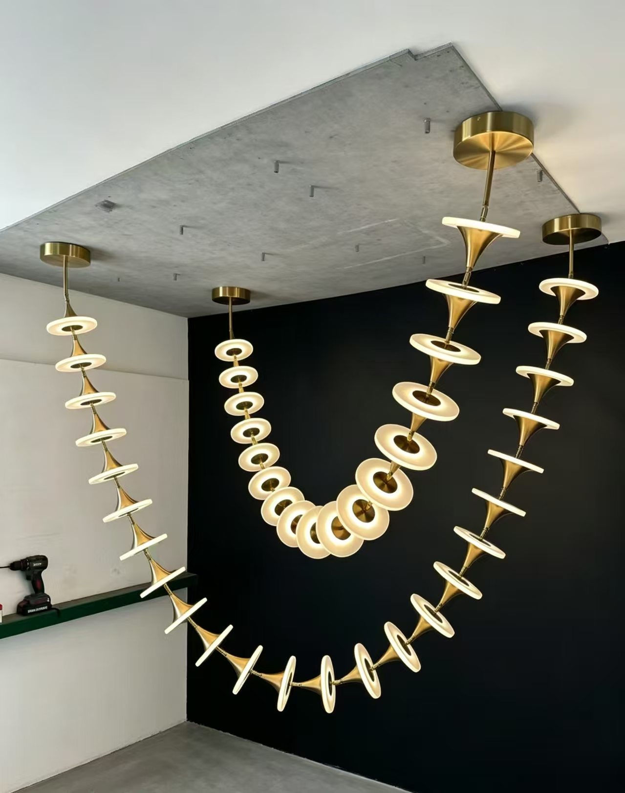 Modern Art Disc Pendant Light Customizable Length Suitable for Hotels Staircases Lobbies Villas