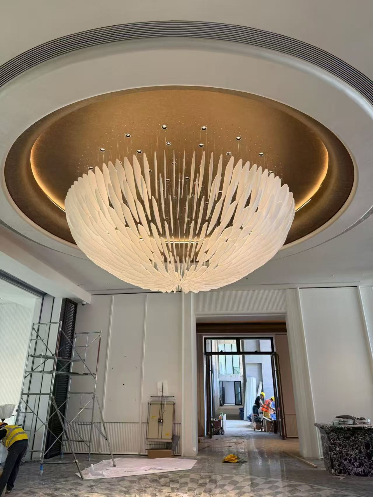 Customized Glass Half-Circle Creative Art Shaped Chandelier with LED Light Source for Hotel Lobby Decorative Lamp