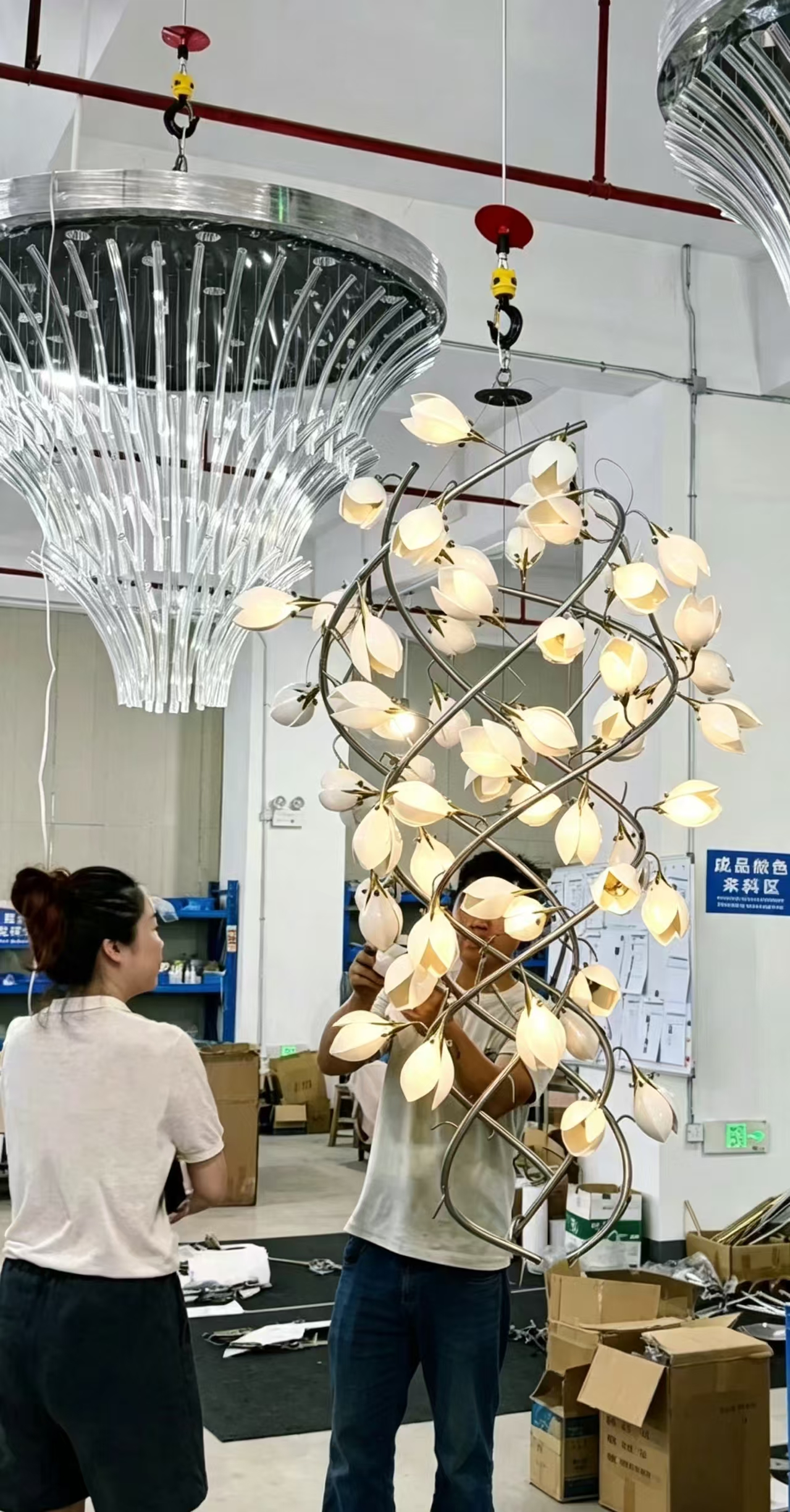Villa Duplex Living Room Chandelier Designer-Crafted Artistic Magnolia-Style Warm White LED Loft High-Ceiling Stairwell Pendant