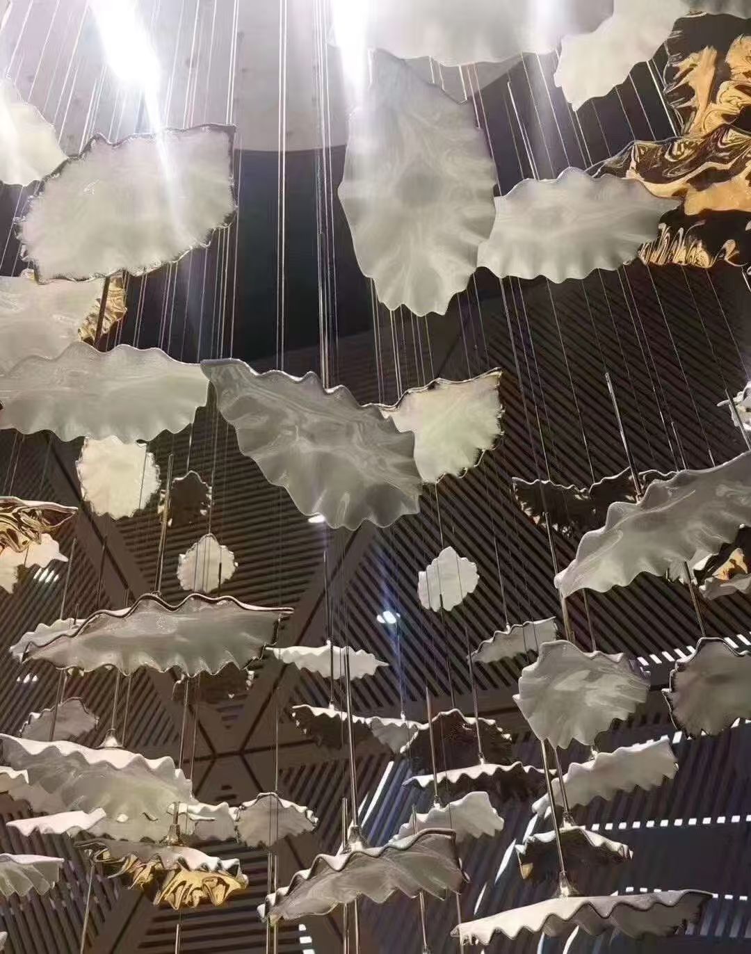 Modern Gold Ceramic Leaf Chandelier Luxury Art Hanging Light Fixture for Living Room Dining Room
