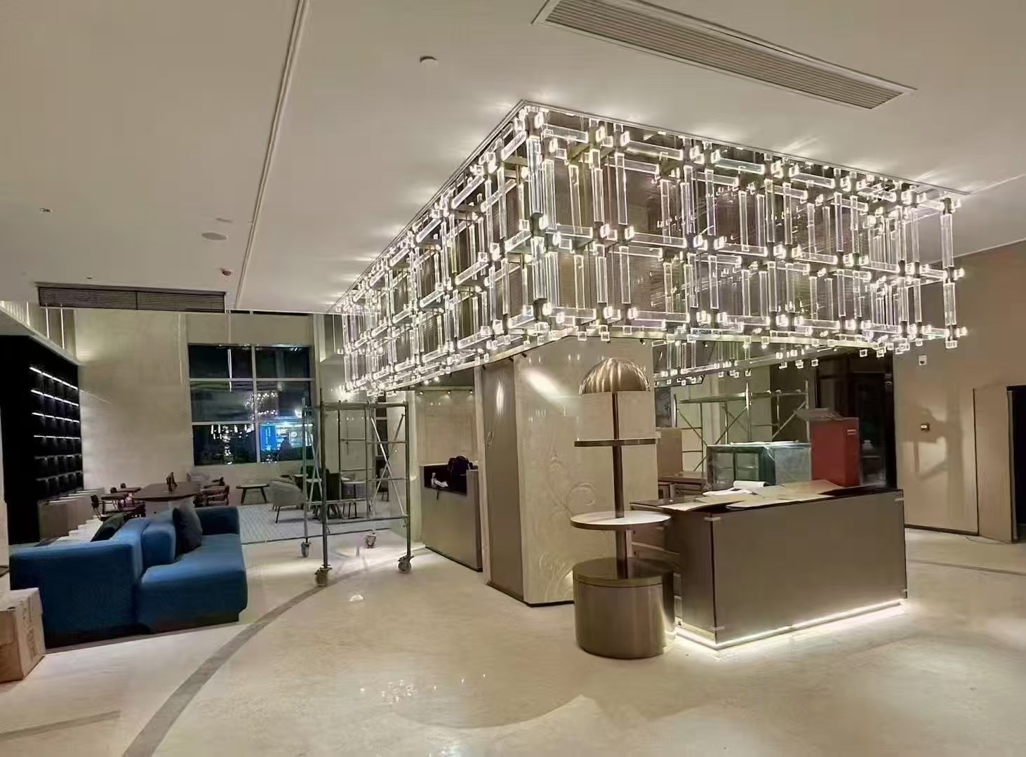 Modern Luxury Indoor Hotel Lobby Projects Adjustable Height Big Customized Acrylic Cube LED Chandelier 10-Year Warranty Dimmable