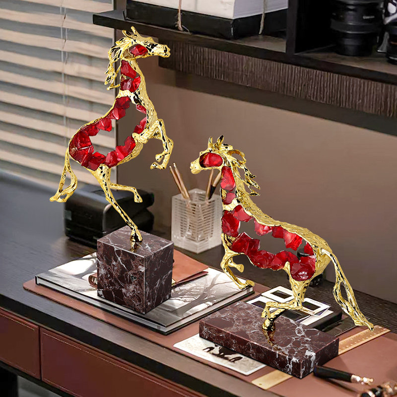 Hot Sales Luxury Golden Fashion Items Desktop Ornament Crystal Horse Decoration Home Decor for Office and Living Room